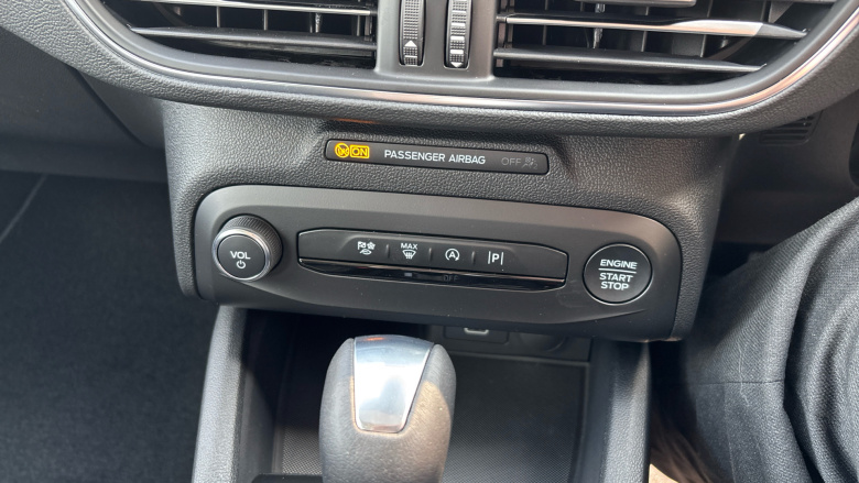 Ford Focus 1.0 EcoBoost Hybrid mHEV 155 Titanium 5dr Auto Petrol Hatchback